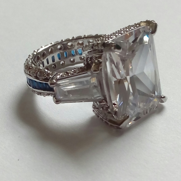 Jewelry - Ring with zirconia and lab created blue sapphire